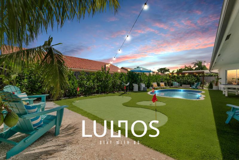 Breezy Oasis with Pooltable, Heated Pool, Golf & Gazeebo L29 — комфортный отель в Майами