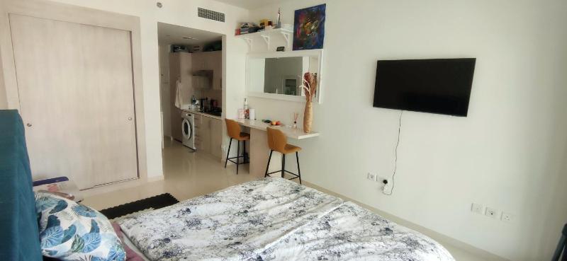 Amazing apartment with infinity pool — отель с удобным расположением в Дубае