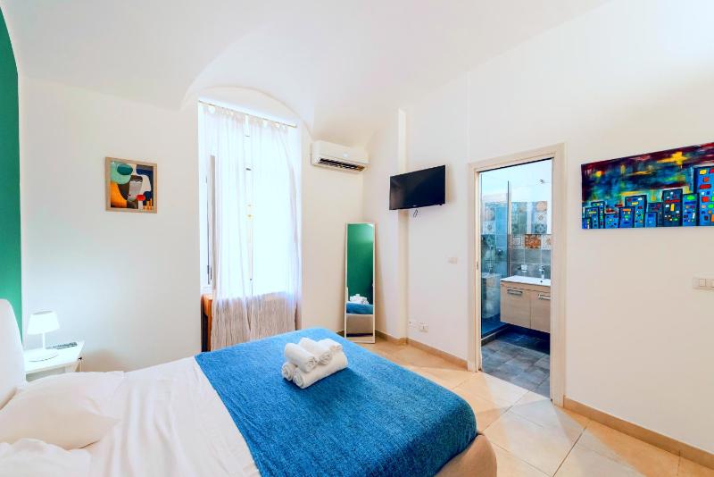 Цены на Helios Suites Testaccio - Center of Rome в Риме