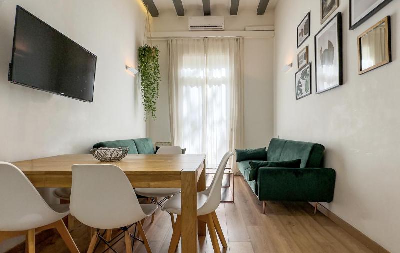Aqua Apartment by Olala Homes — комфортный отель в Барселоне