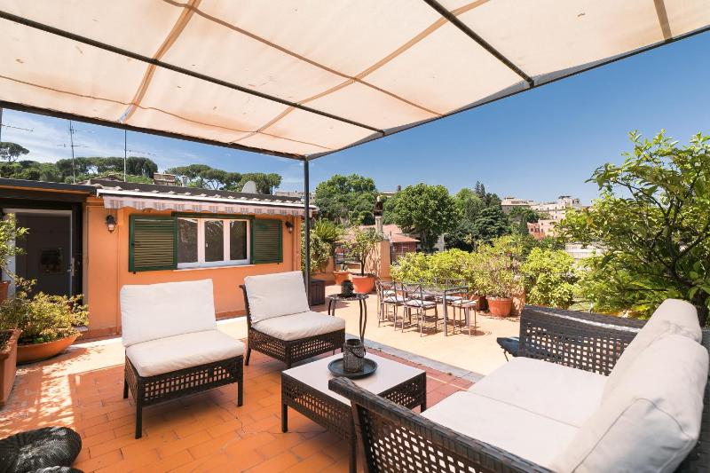 Trastevere Charming Penthouse — комфортный отель в Риме