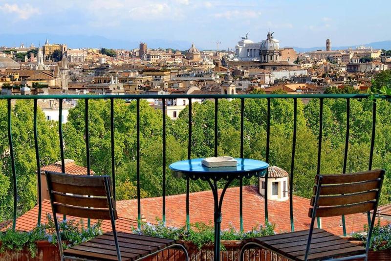 Sant'Onofrio Terrace Apartment — отель с удобным расположением в Риме