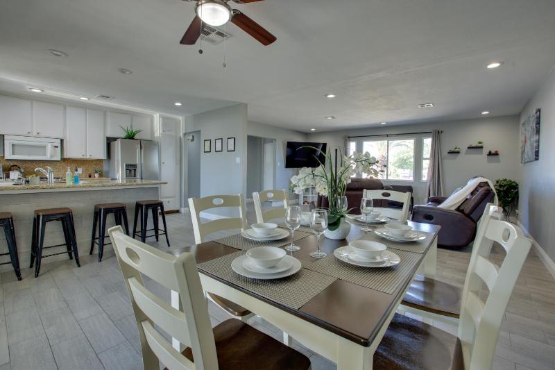 Las Vegas Retreat with Yard Less Than 5 Mi to Strip! — забронировать отель в Лас Вегасе