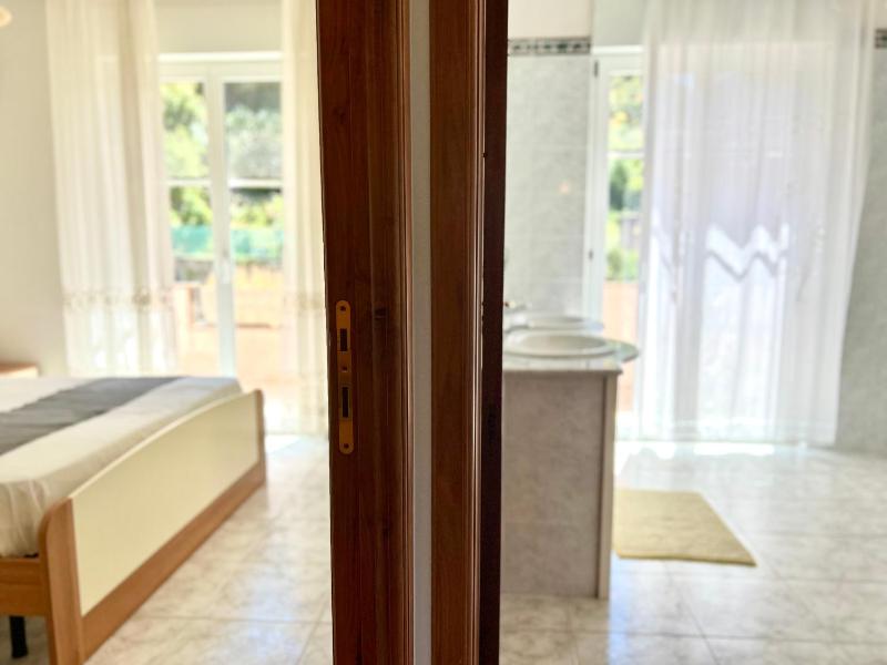 Nura's Casa Le Rose a Bosa - Spazioso apt con giardino