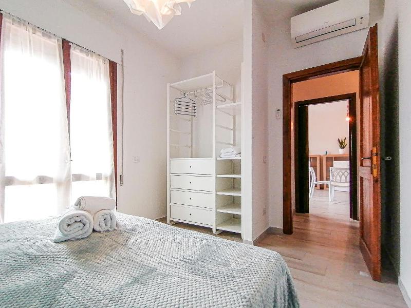 Piazza Villamarina a Santa Teresa - Spazioso apt con terrazza