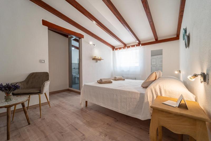 Domo Papiros a Siniscola - Accogliente B&B nel Centro