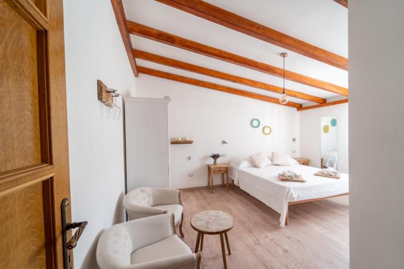 Domo Papiros a Siniscola - Accogliente B&B nel Centro