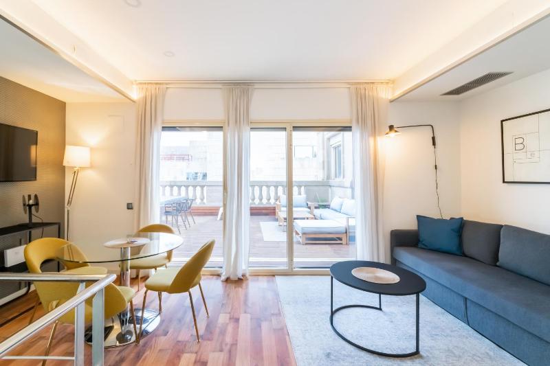 Unique Rentals - Placa Catalunya Central Apartments — отель с удобным расположением в Барселоне