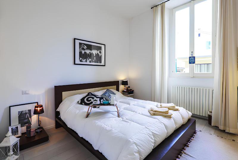 NAVIGLI DESIGN DISTRICT- Modern and Functional Apartment — отель в Милане, Италия