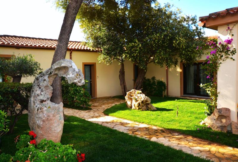 Casa Fiorita ad Arzachena - Accogliente Alloggio Patio