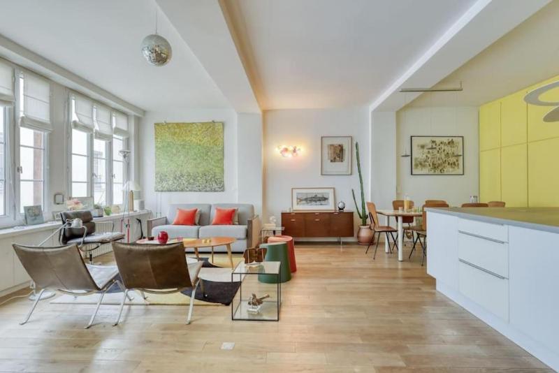Цены на Spacious & colorful flat near Bastille - Paris 12 в Париже