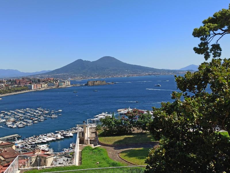 MONOCAMERA con TERRAZZOgiardino -STUDETTE -zona Panoramica POSILLIPO — отзывы гостей и цены