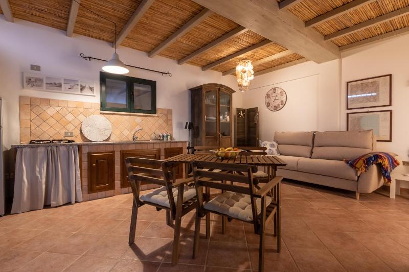 Raffinata Taverna a Cala Liberotto - Charme con camino