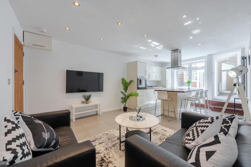 Stylish Two Bedroom Apartment by Central London — отель в Лондоне, Соединенное Королевство