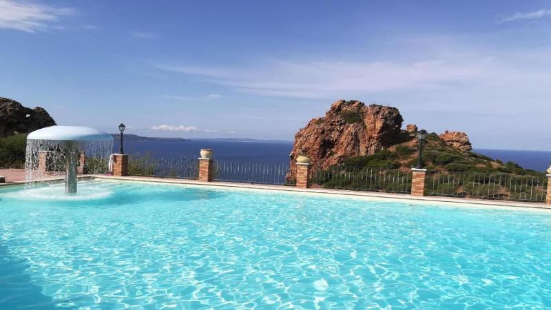 Villetta Bordo Piscina a Nebida - Lussuosa Vista Mare