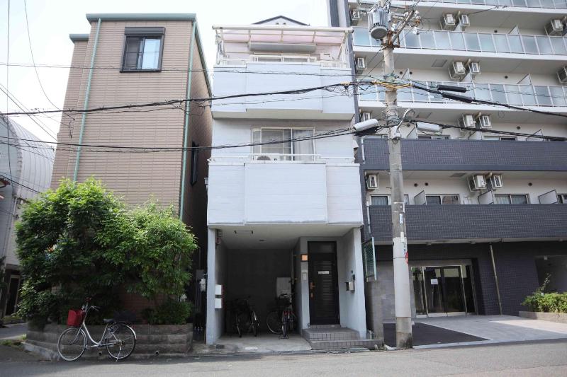 Happy Osaka House — забронировать отель в Осаке