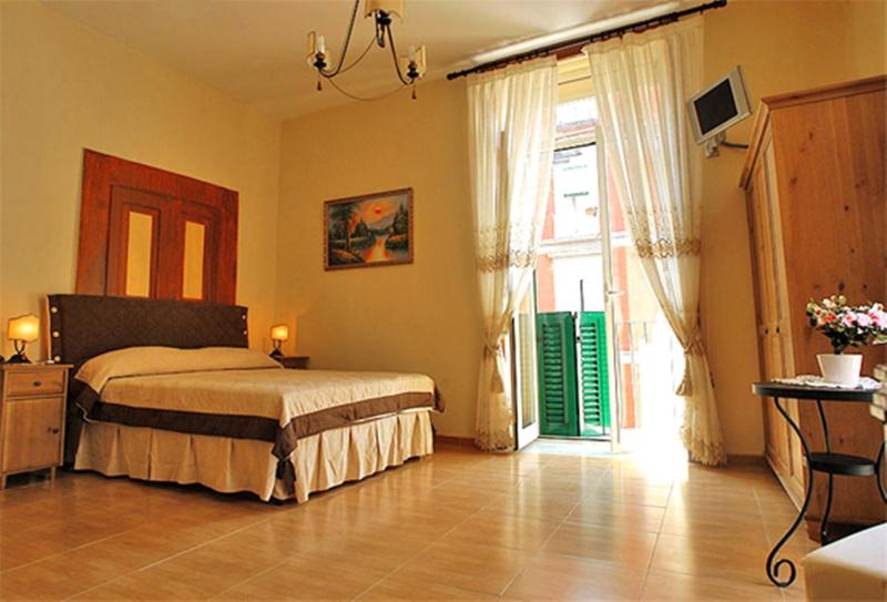 B&B Domus Gemi — отель с удобным расположением в Неаполе