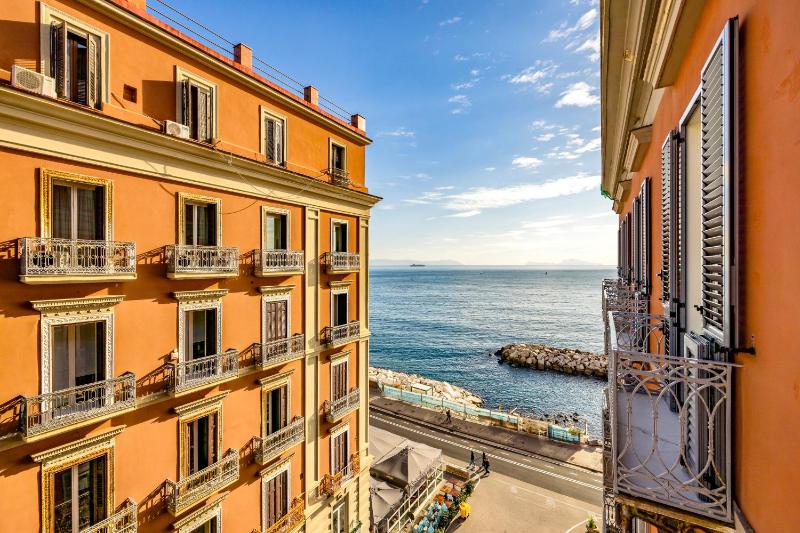 Quadrifoglio Relais Partenope vista Capri — отель в Неаполе, Италия