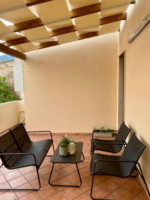 Dimidium Apartment a Guspini - Lusso con jacuzzi e BBQ