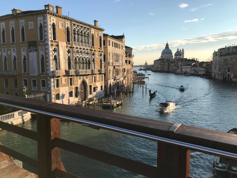 Venice Homes & Holidays — забронировать отель в Венеции