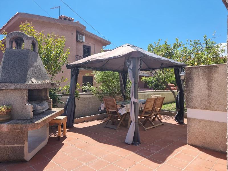 Via Oristano a Budoni - Accogliente Casa con Terrazza