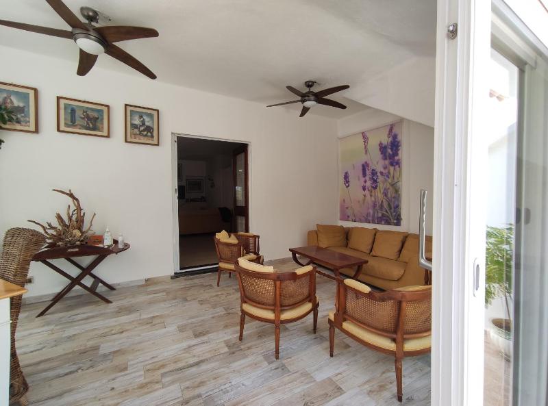 Villa Lu Nibbaru ad Aglientu - Eleganza e Spiaggia Privata