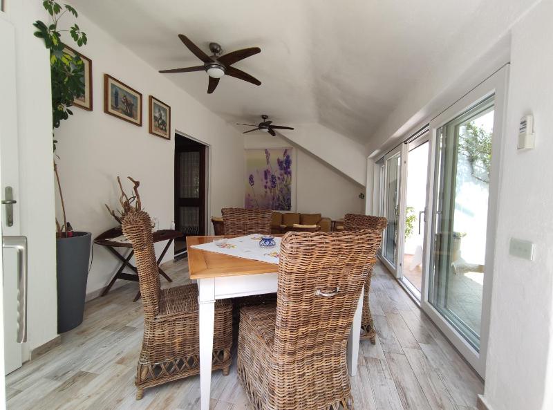 Villa Lu Nibbaru ad Aglientu - Eleganza e Spiaggia Privata