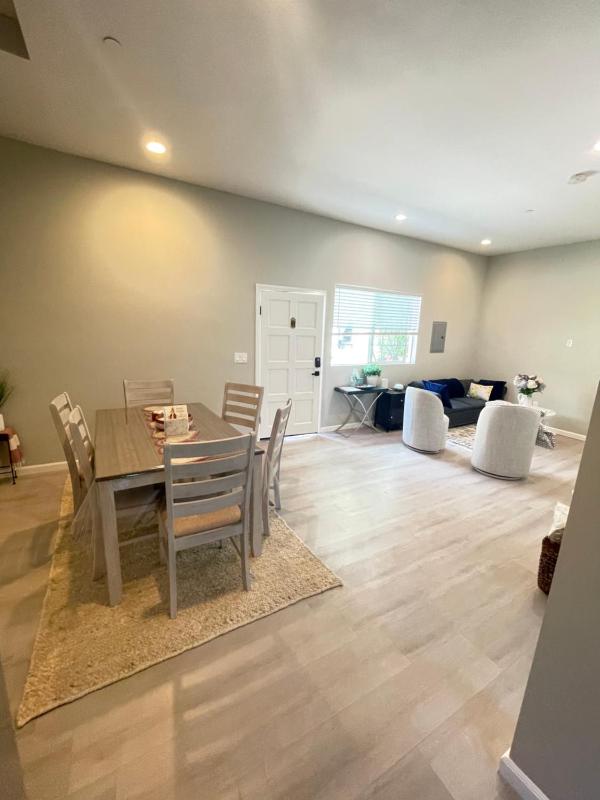 Цены на Van Nuys Luxury, near to Universal Studios, and Hollywood в Лос-Анджелесе