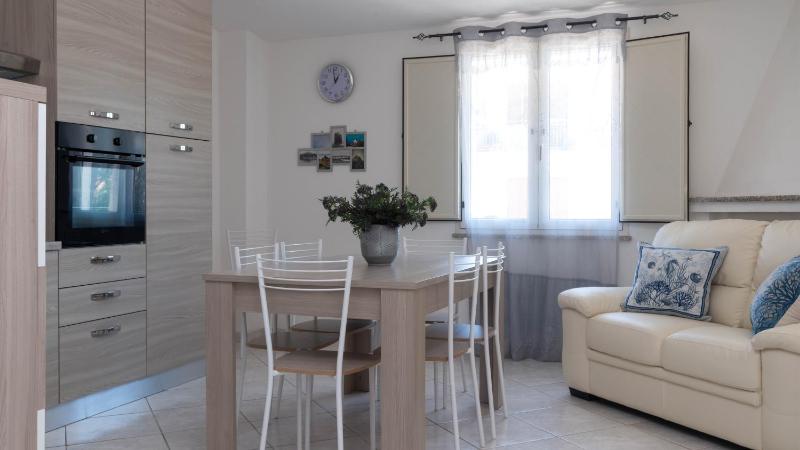 La Casa dello Spritz a La Caletta - Spazioso appartamento vista mare