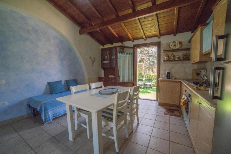 Dimora Lepori a Solanas - Oasi con giardino e biciclette