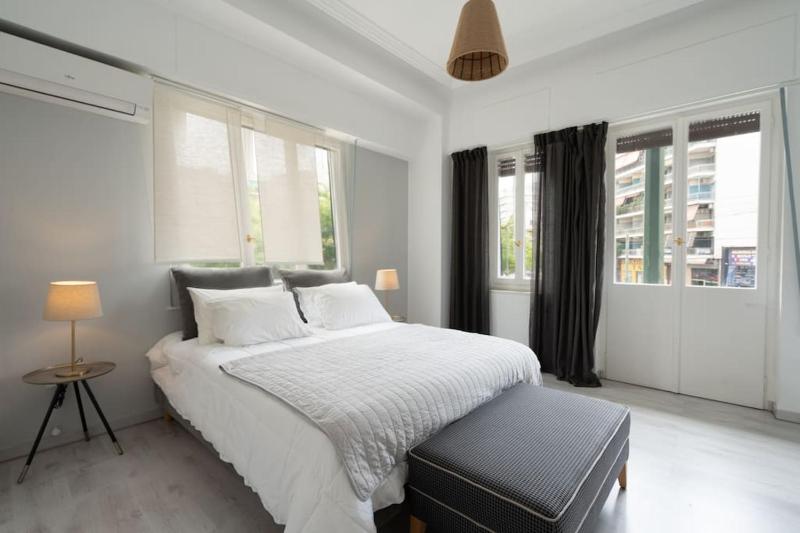 Central Green Apartments — забронировать отель в Афины