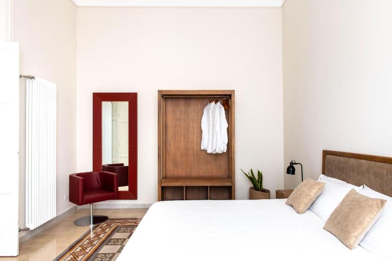 Crispi Apartments — забронировать отель в Палермо