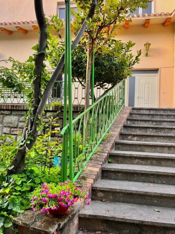 Villa Sveva a Làconi - Elegante guesthouse con giardino