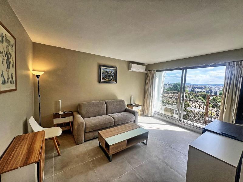 Terrace one bedroom lacoste — отель в Париже, Франция