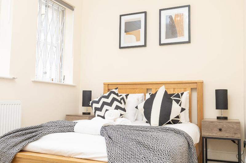 Цены на Elegant 3BR Apt on London River Thames в Лондоне