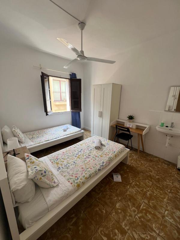 YOUTH HOSTEL - Central and Basic Drassanes — отзывы гостей и цены