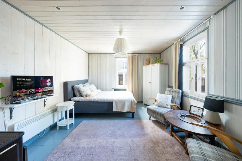 Garden Studio next to Telliskivi & Old Town — отель с удобствами в таллине