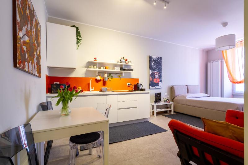 La casa di Andrea - Navigli Apartments — комфортный отель в Милане