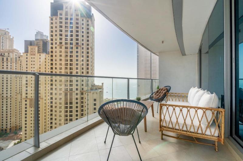 GuestReady - Lux home with sea view balcony — отель с удобным расположением в Дубае