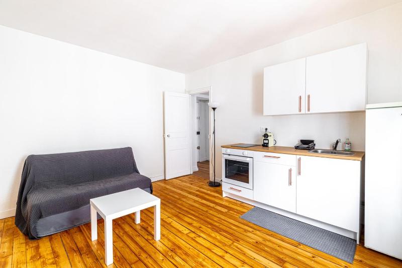 Цены на GuestReady - Appartement Lumineux dans le 18eme в Париже