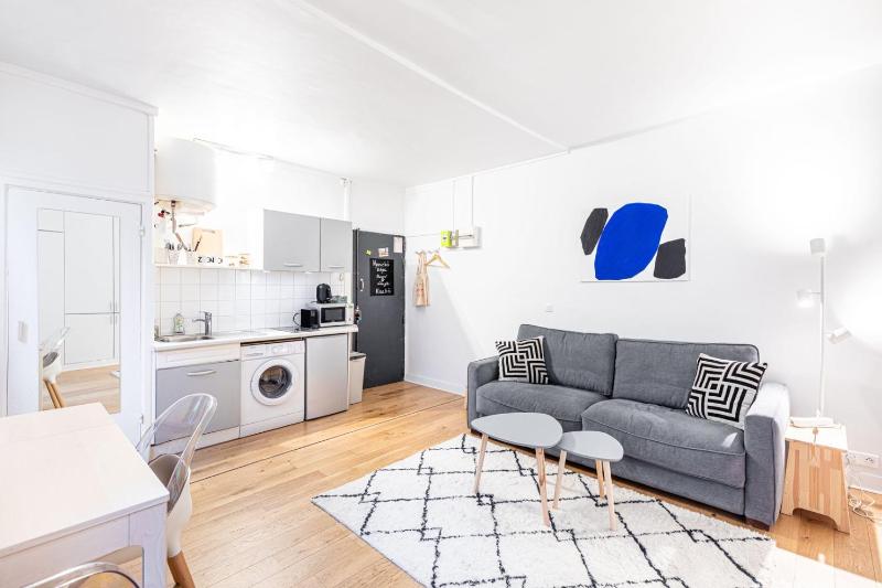 GuestReady - Blissful cocoon near Belleville Park — отель с удобствами в Париже