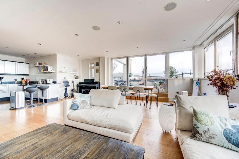 GuestReady - Cosmopolitan Living in Central London — отель с удобным расположением в Лондоне