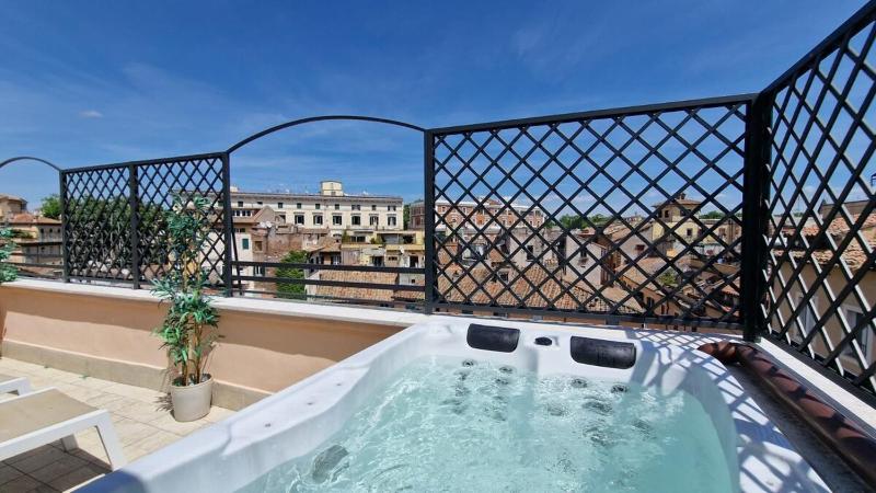 Luxury Top Floor in Trastevere — комфортный отель в Риме