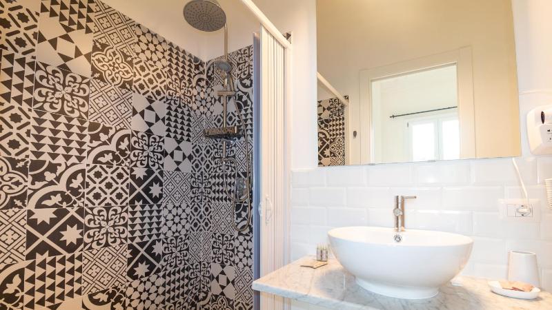 Ceramic Rooms a Oristano - Elegante Guest House con Navetta