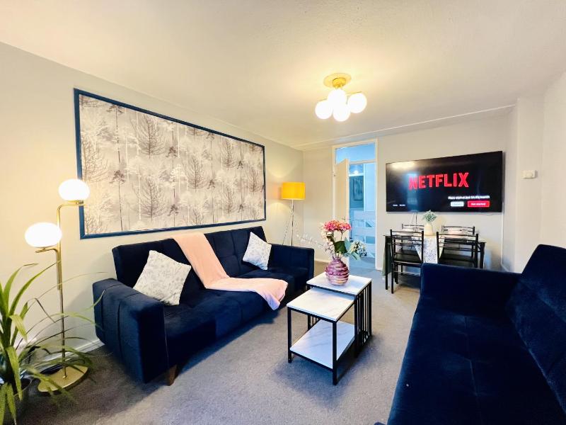 K Paddington 3 Bedroom Apartment RENOVATED RECENTLY — отель с удобствами в Лондоне