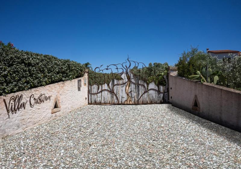 Villa Cristina a San Pantaleo - Lussuosa villa con piscina