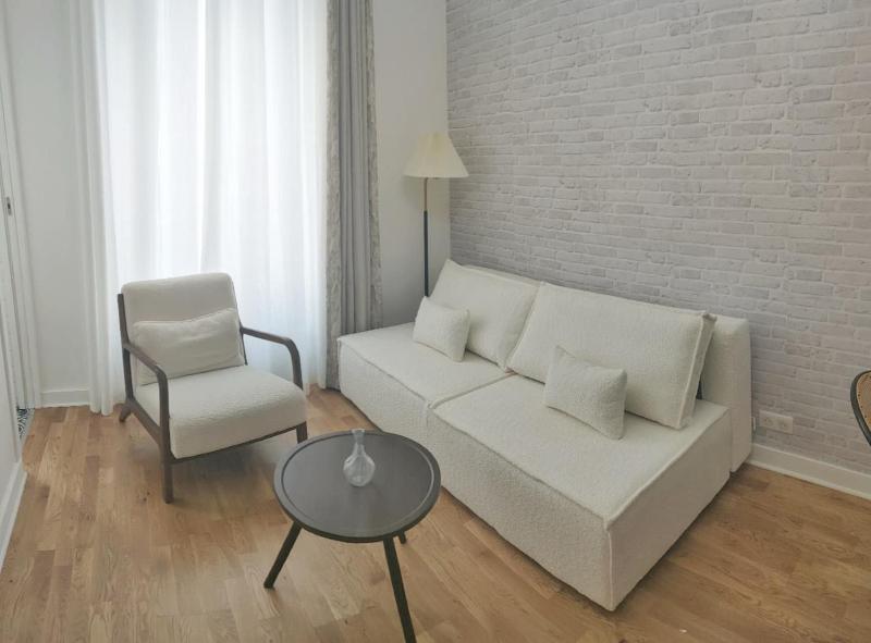 Stylish Parisian Flat near Eiffel Tower — отель с удобным расположением в Париже