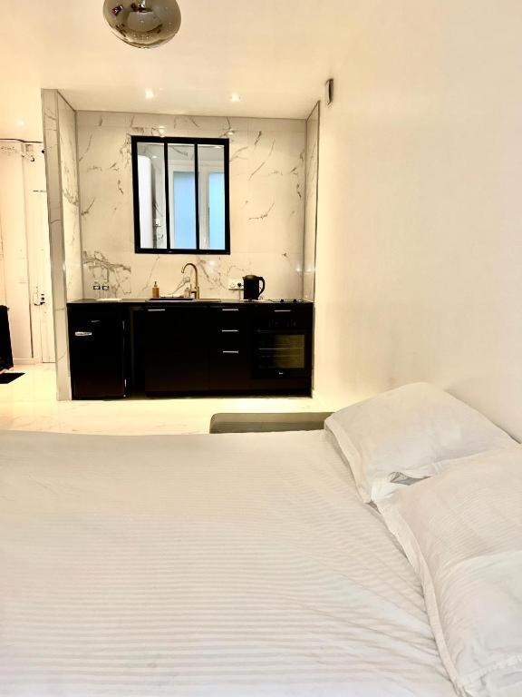 Home Sweet Home Paris Montmartre — забронировать отель в Париже