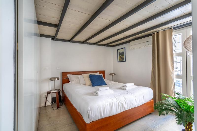 IFlat Modern flat a few steps from the Trevi Fountain — забронировать отель в Риме