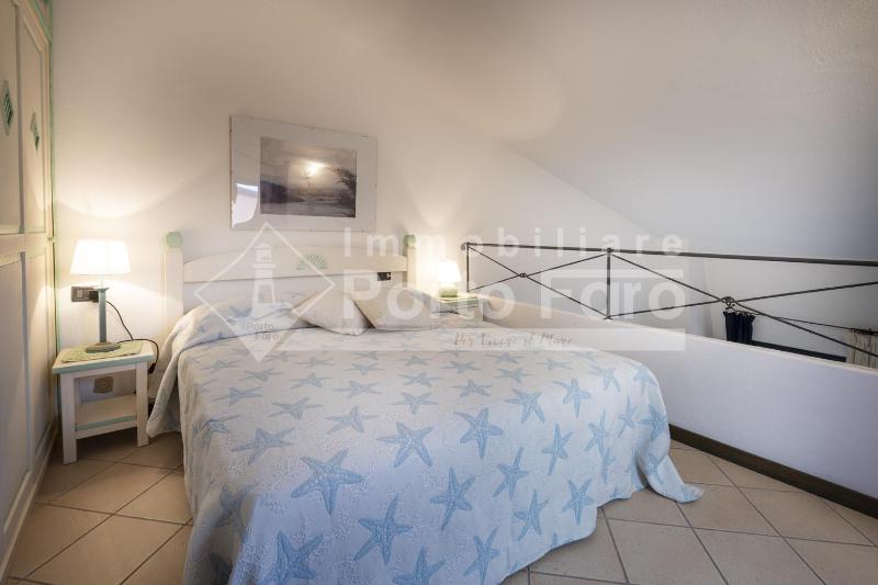 Elegante Trilocale con Terrazza Vista Mare a Palau
